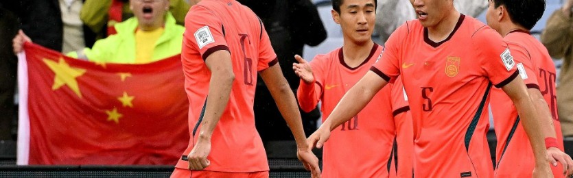 球速体育官网-开场9分钟丢2球！国足遭2026年首败，重大亮点：拜合拉木造3黄2红